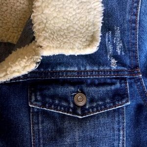 Jean jacket with Sherpa collar